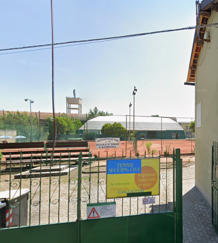 Ingresso e spazi esterni dello Sporting Club